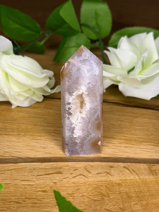 Achat Turm mit Druzy