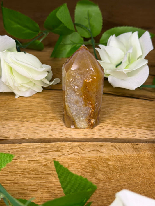 Achat Turm mit Druzy